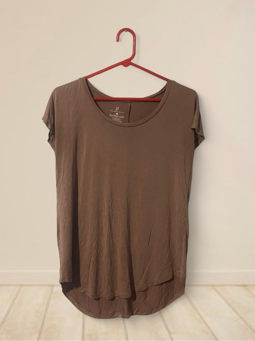 New York & Company Brown Scoop Neck Short Sleeve Top